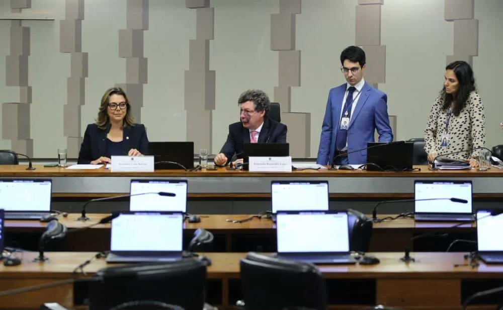 Comissão aprova fim da ‘taxa das blusinhas’ e medida segue para Câmara