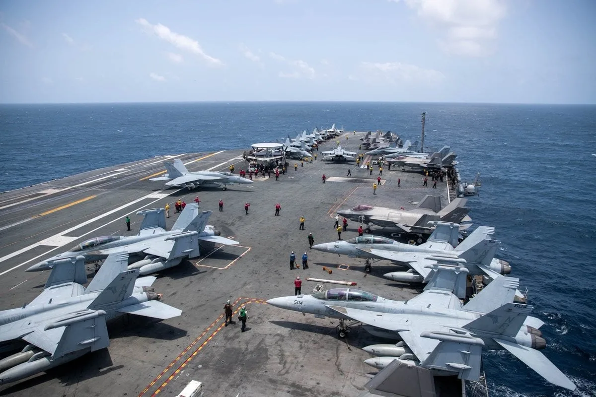 El USS George Washington releva al portaaviones Abraham Lincoln tras nueve meses de despliegue en Medio Oriente