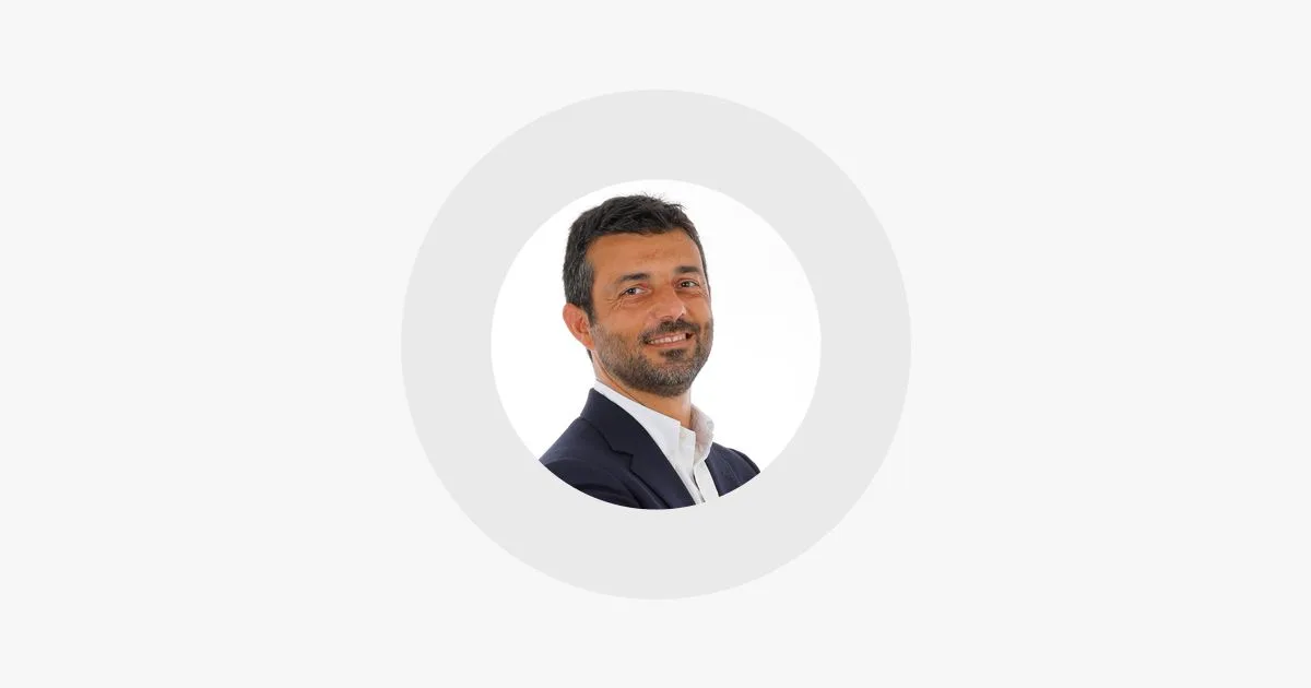 Professor, aluno permanente que constrói cidadania