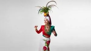 Quando Christian Louboutin vira o sapateiro de Carmen Miranda