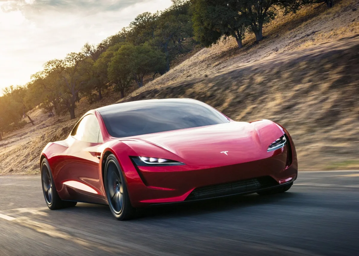 Tesla lança Roadster hoje; Musk diz que esportivo é mais insano que os carros do agente James Bond