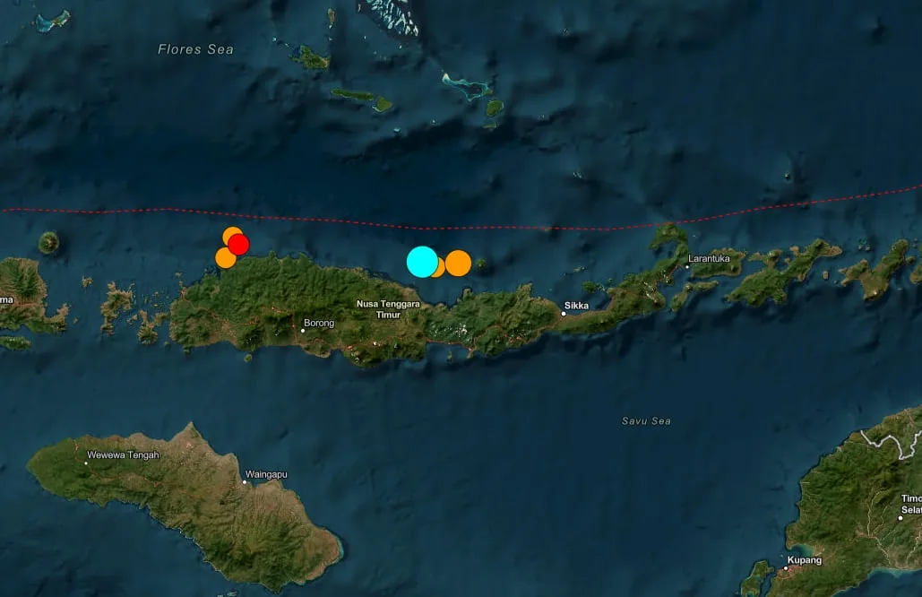 Un terremoto de magnitud 7,7 sacudió la costa de Indonesia y disparó una alerta por tsunami