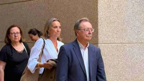 Vivas denuncia junto a Gamarra que Ceuta "se siente impotente" y pide empeño para expulsar a los migrantes