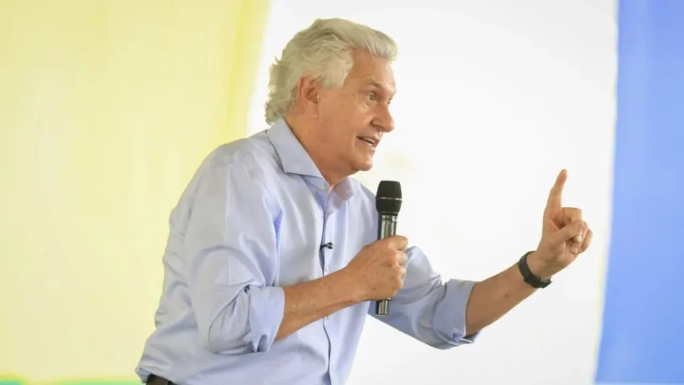 Caiado alerta para risco de golpe na democracia se STF mantiver sigilos