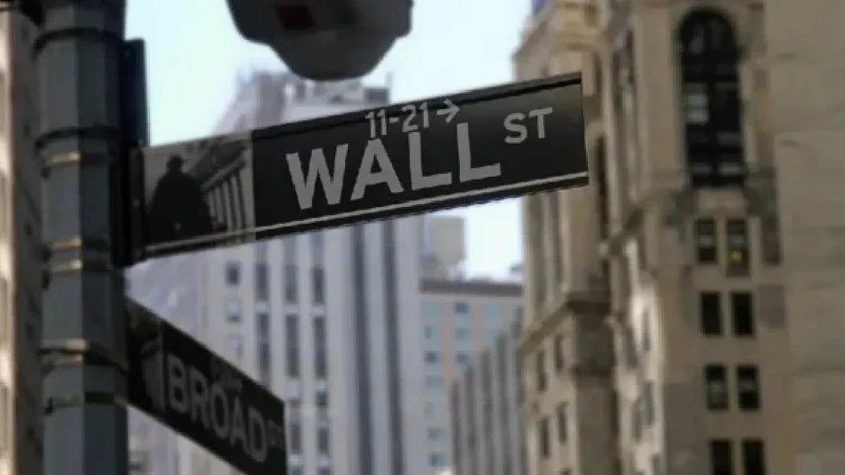 Wall Street cae debido a presión en fabricantes de chips