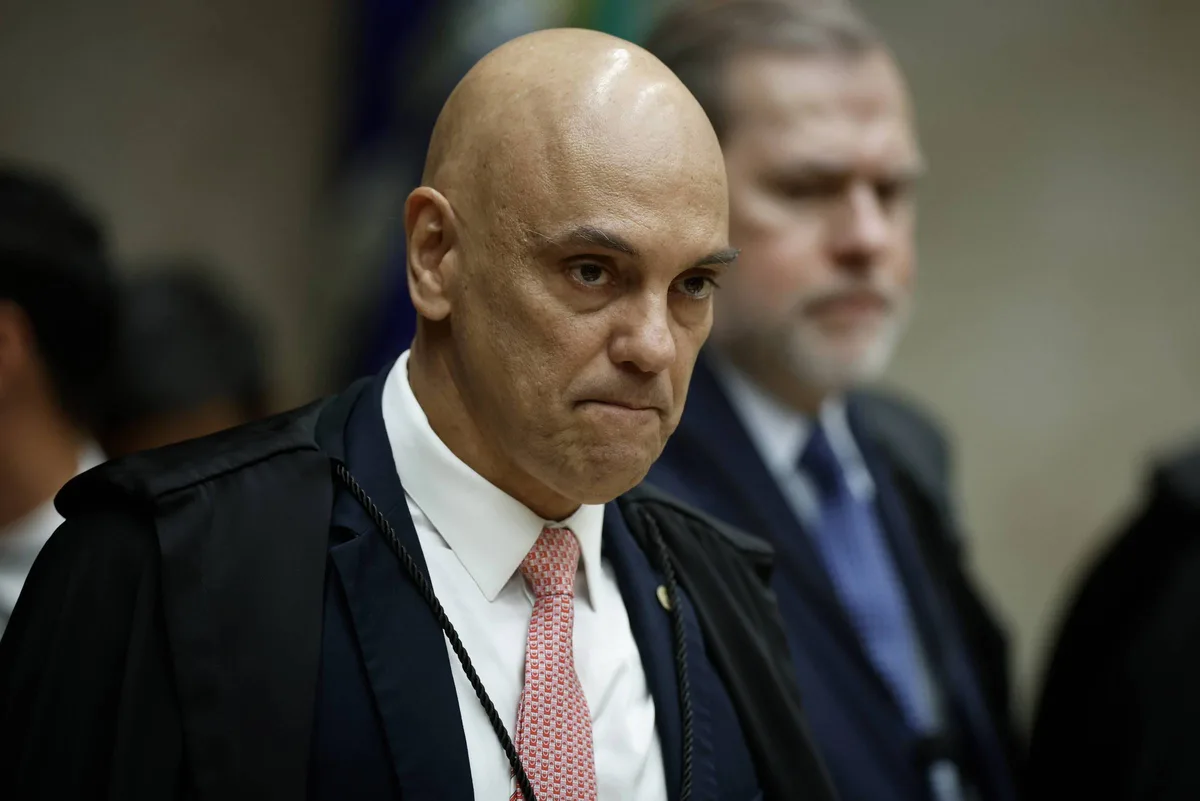 Mensagens em poder da PF expõem elos e indicam atuação de Moraes a favor de Vorcaro