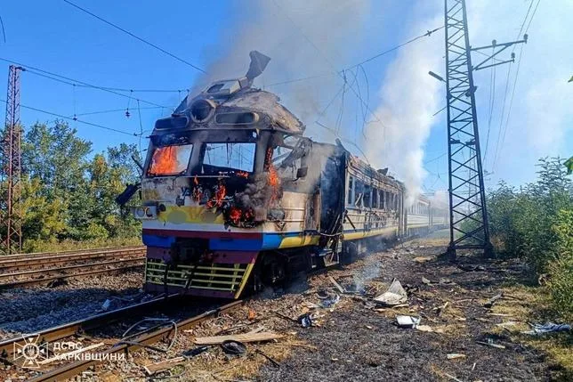 Un train ukrainien visé par un drone à la frontière polonaise : “Les barbares russes sont à vos portes”