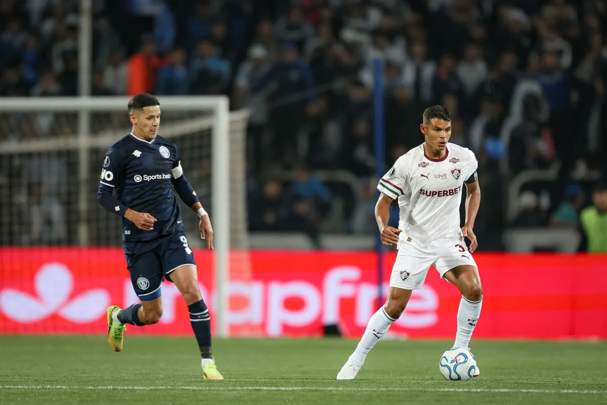 Fábio brilha, Fluminense vence Rivadavia e avança na Libertadores