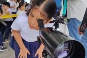 Más de 100.000 jóvenes aprenden del espacio