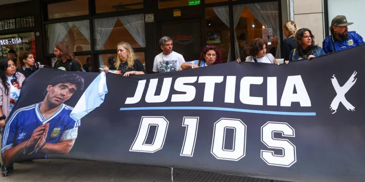 Juicio por la muerte de Maradona continuará este martes