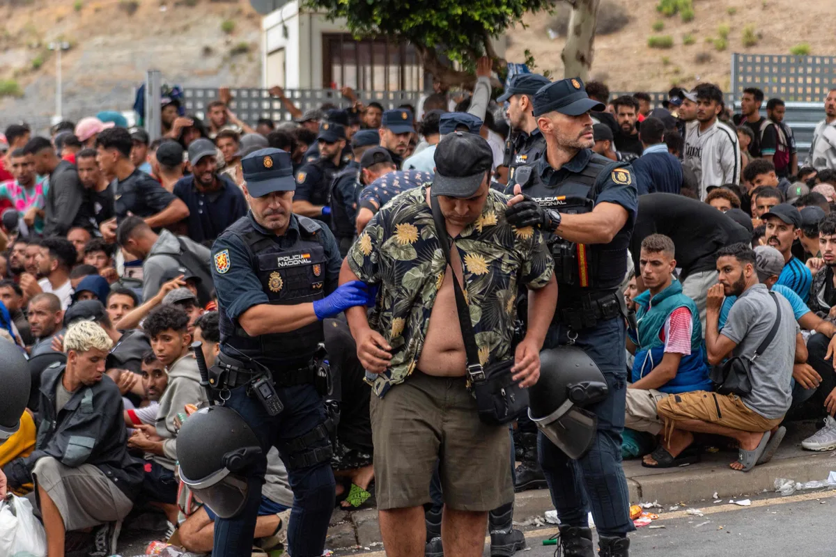 Las mafias usan a los inmigrantes expulsados de Ceuta para traer cocaína a España en narcolanchas