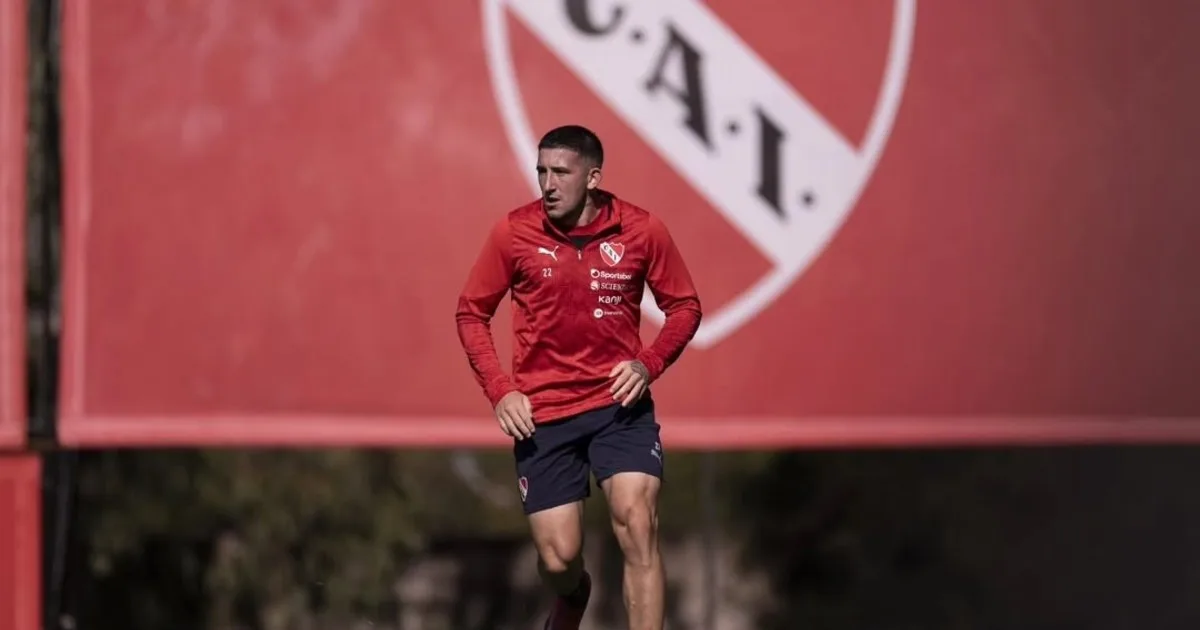 Viera recuperó a un jugador y medita decisiones clave en Independiente para visitar a Racing