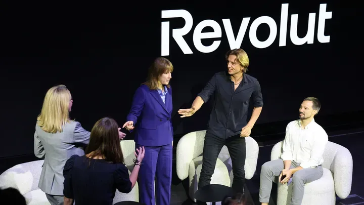 Banque en ligne : Revolut, comme une boule dans un jeu de quille