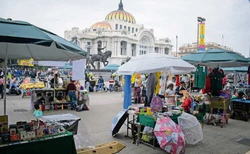 Por límites al ambulantaje, bloqueos llevan una semana