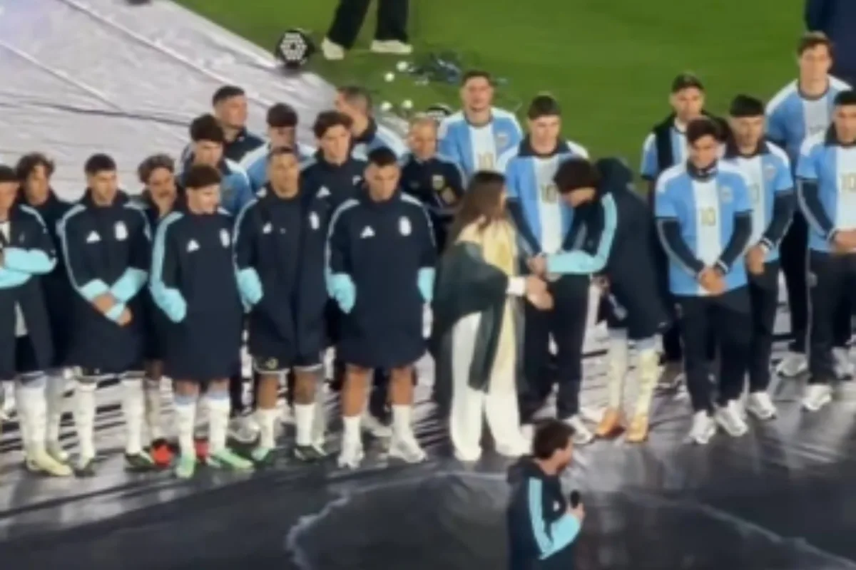 Agustín Giay le cambió a Soledad Pastorutti el poncho por una campera de la selección (y otras perlitas de la despedida)