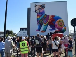 Avec ses fresques monumentales, cette ville du Morbihan est une capitale du street art