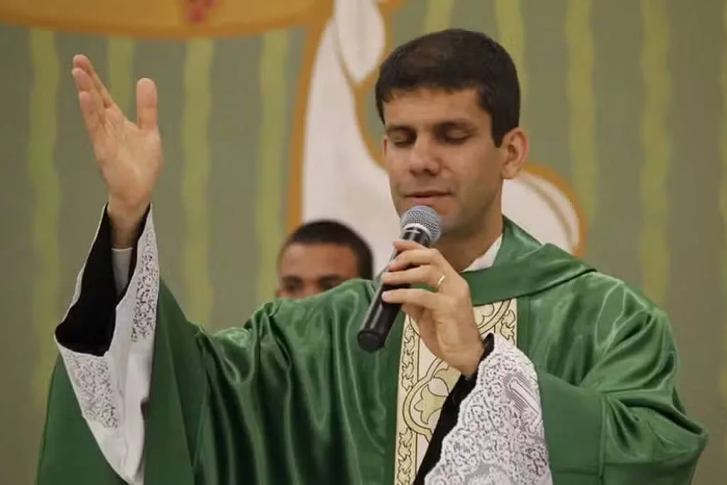 Padre excomungado em SP por ligação com grupo ultraconservador fez vaquinha para construir igreja