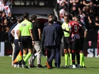 Liga. Le match entre le Rayo Vallecano et l’Athletic Bilbao interrompu après des jets d’avions en papier sur le terrain