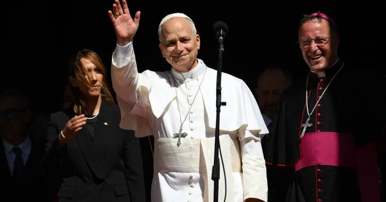 Papa alerta contra "idolatria" do poder