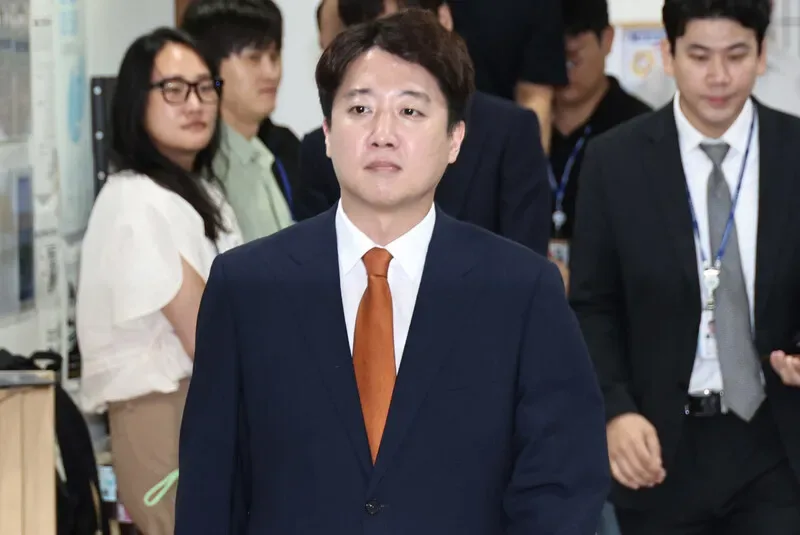 ‘이준석 지도부’ 사퇴…개혁신당 2년 7개월여 만에 존립 ‘흔들’