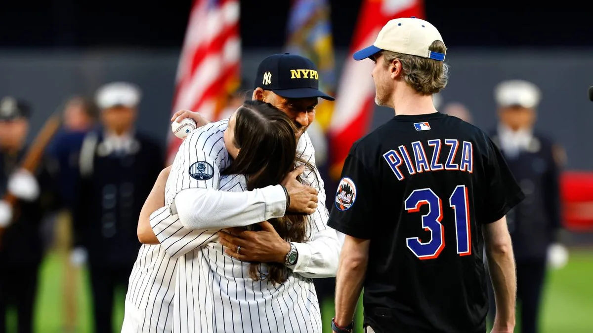 Daughter of 9/11 victim throws out first pitch of Yankees-Mets series