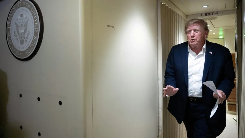 L'IA, une menace pour l'humanité ? Un "canular", selon Donald Trump