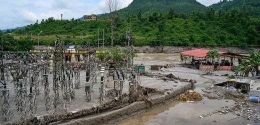 Nepal: Rund 900 Arbeiter nach Sturzflut in Wasserkraftwerken vermisst
