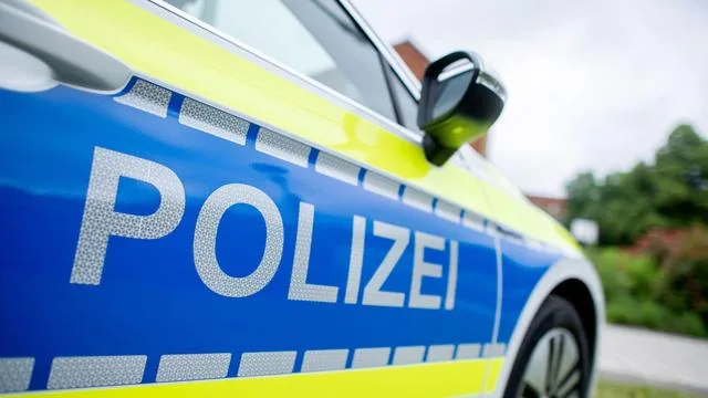 Gefährliche Körperverletzung: Nach abgefahrenem Spiegel: Mann attackiert Frau mit Messer