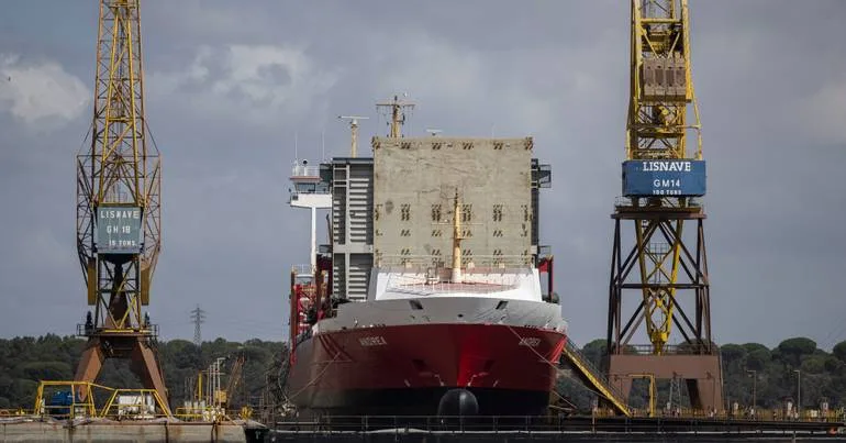 Mergulhador desaparecido enquanto trabalhava em navio