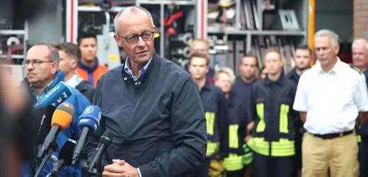 Friedrich Merz - Buhrufe in Hürtgenwald: »Schauen Sie sich das ​genau an, was hier passiert ist«