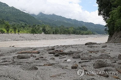 [네팔 대홍수] "실종좌표 더 수색해야 하는데"…기업팀, 헬기수색 무산(종합2보)