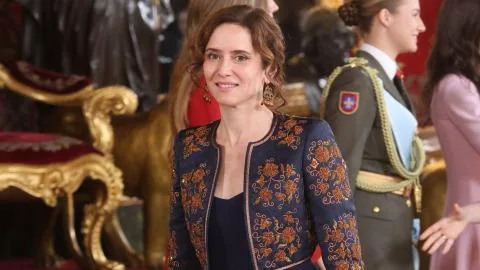 El 'Polònia' de TV3 se inspira en el tambaleo de Ayuso en el desfile militar del 12 de octubre para su nueva parodia