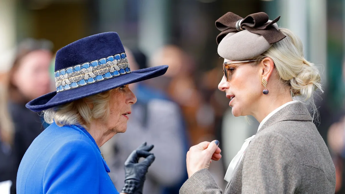 El gesto de la reina Camilla con Zara Tindall en Ascot que ha sido captado por las cámaras y refleja cómo es la relación entre ellas