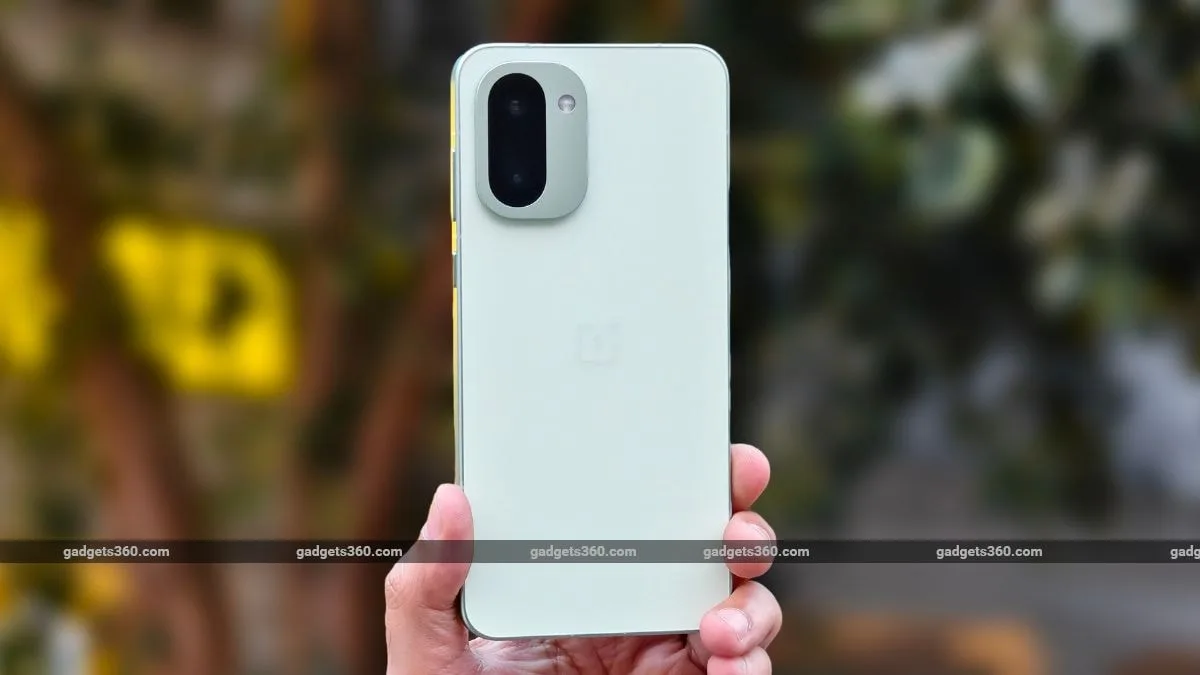 Upcoming Realme Phone With OnePlus 16R-Like Specs Leaked; May Get Built-In Cooling Fan, RGB Light