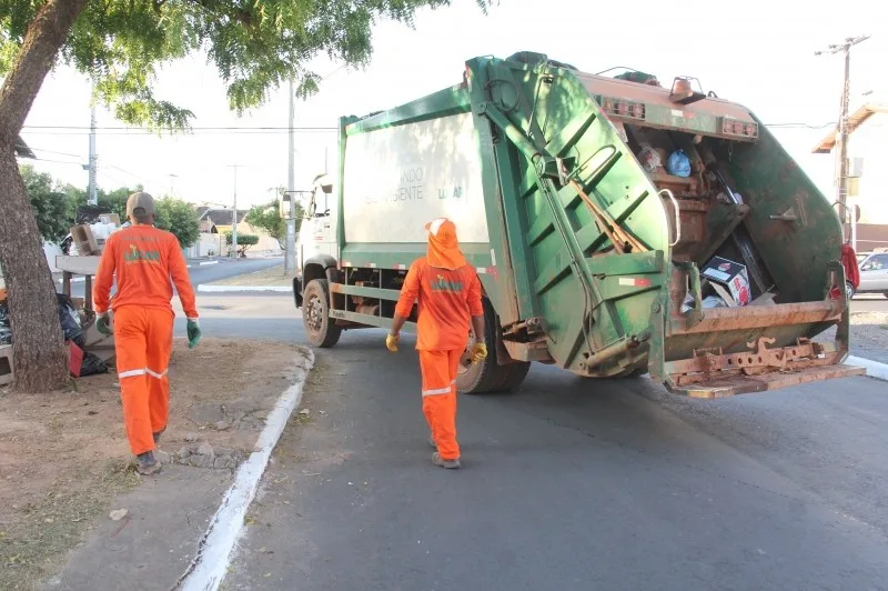 Entenda a paralisação dos garis que reduziu em 70% a frota de coleta de lixo em Cuiabá