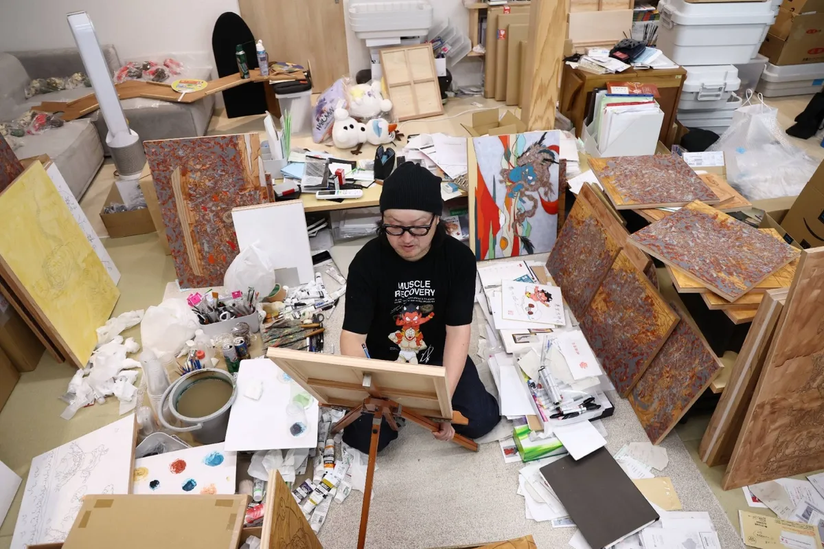 Painter supporting quake-hit Kumamoto with manga “Kinnikuman”