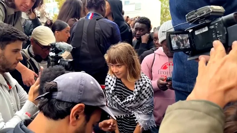 Greta Thurnberg supports Parisian students