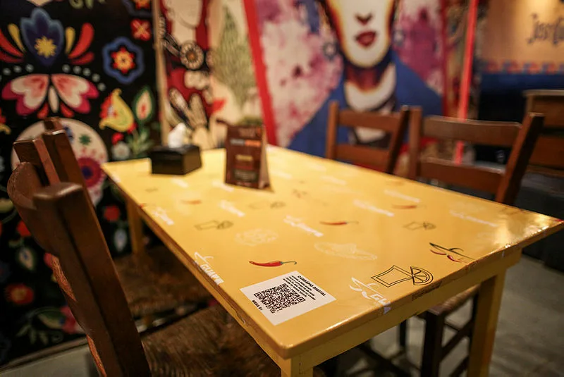 Projeto que obriga restaurantes a oferecer cardápio impresso avança
