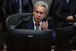 Direito a pensão por morte de servidor público não prescreve, decide STJ
