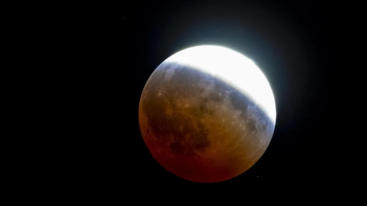 Un eclipse parcial lunar visible en toda España cierra un agosto marcado por la astronomía