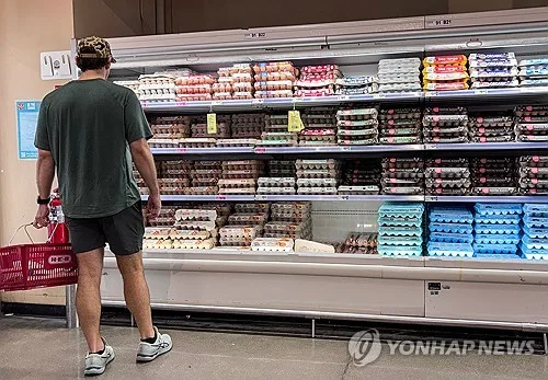 美유권자 과반 "트럼프 재집권 후 살림 악화"…중간선거 경고등