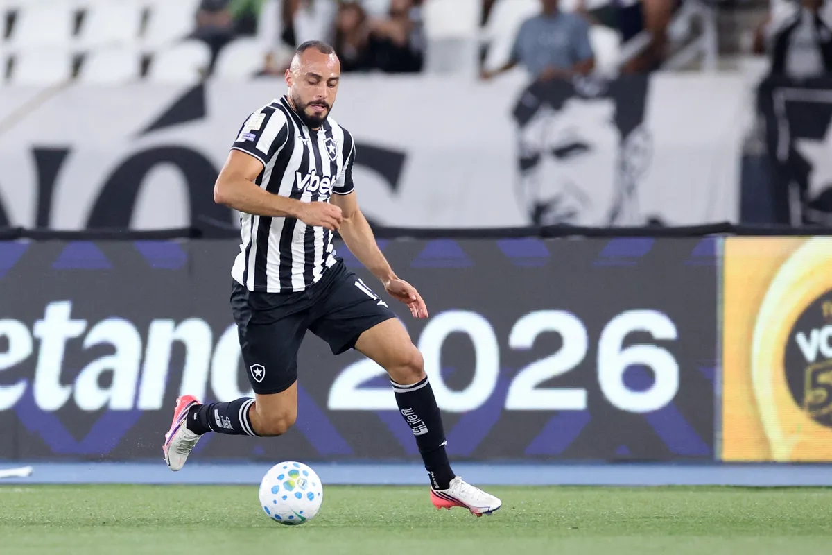 Arthur Cabral ou Tiquinho? Entenda como Tite vê opções para o ataque do Botafogo