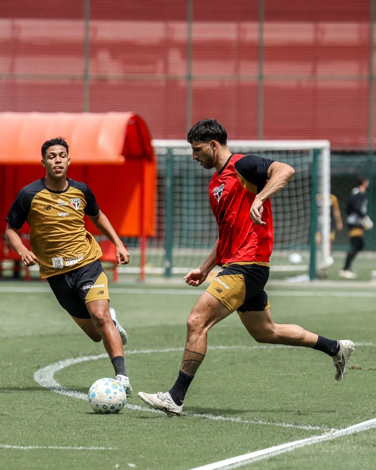 Calleri e Luciano participam de parte do treino do São Paulo em preparação para jogo contra o Vasco