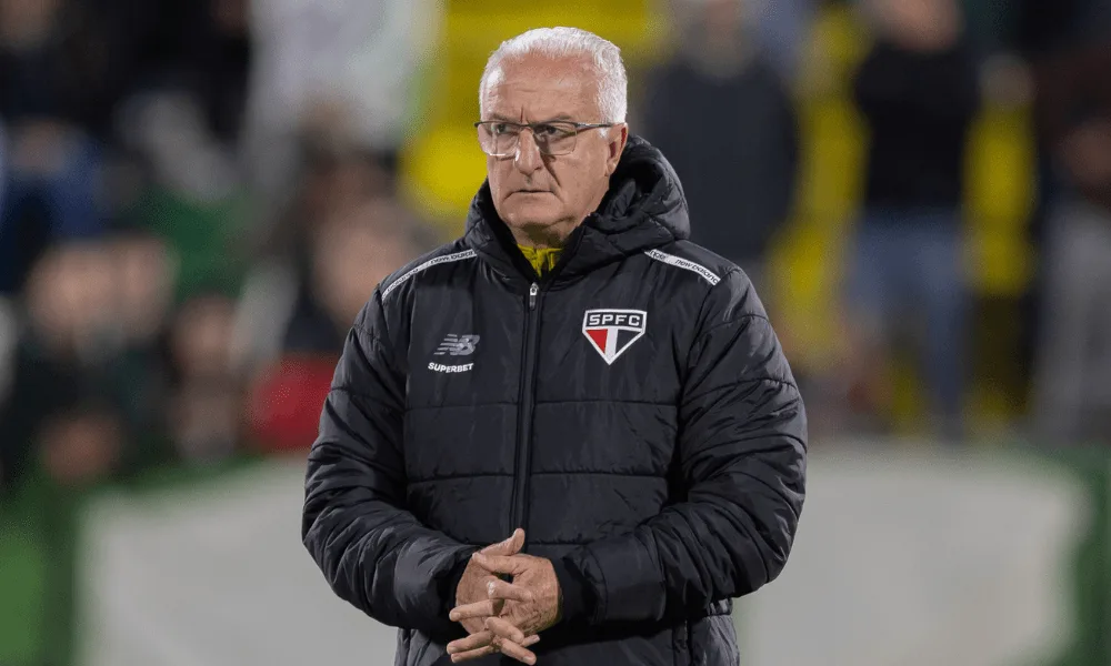 São Paulo bate Bragantino, volta a vencer no Brasileiro após 10 jogos e finda drama de Dorival