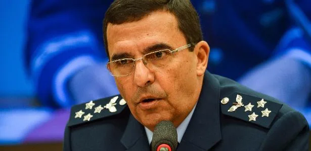 Ex-comandante da FAB rebate Flávio e nega campanha para Lula: 'Leviandade'
