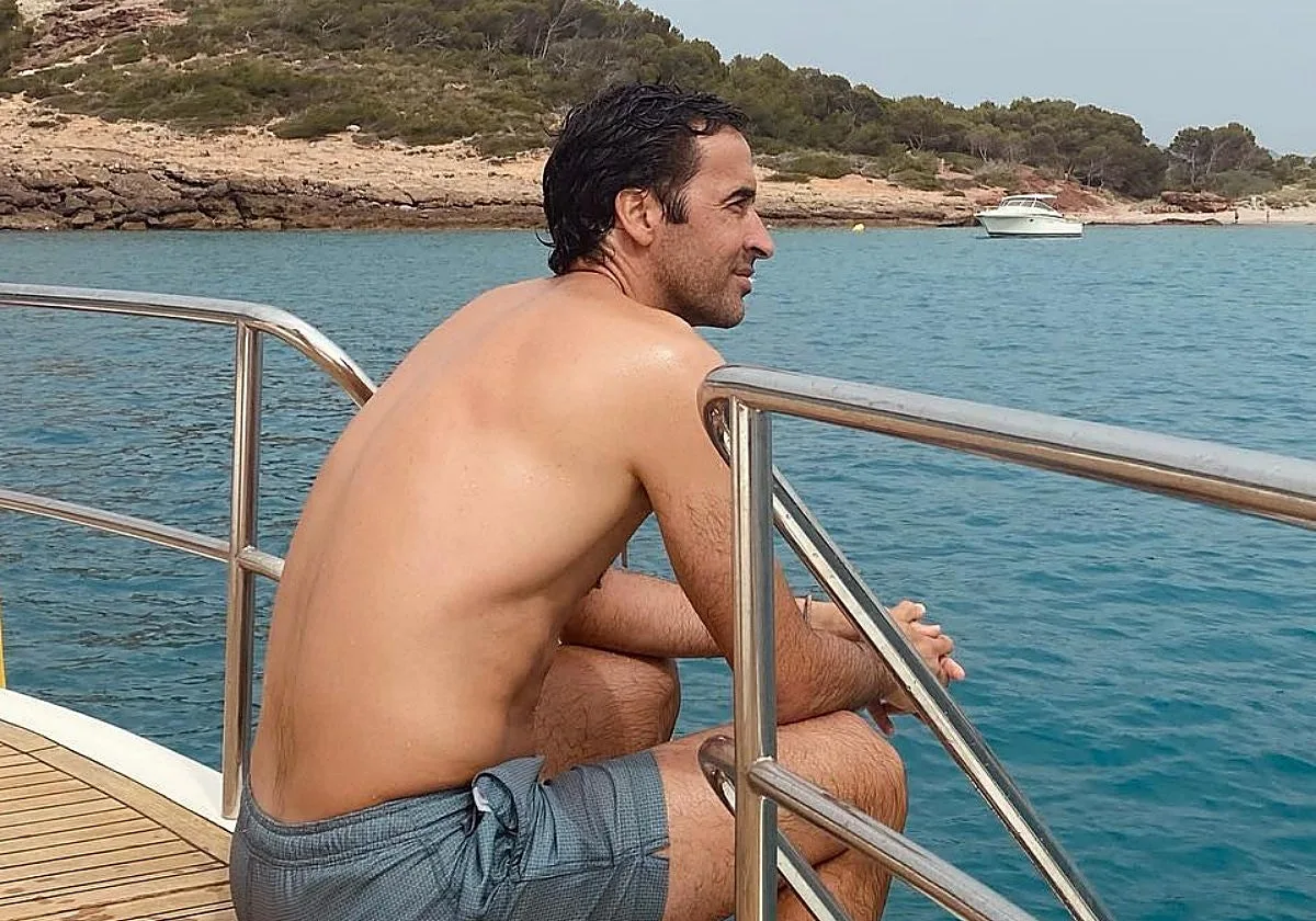 Raúl González Blanco, 49 años, sobre su dieta: «Comemos de todo. Se come carne, se comen hamburguesas... Lo más importante es comer equilibrado»