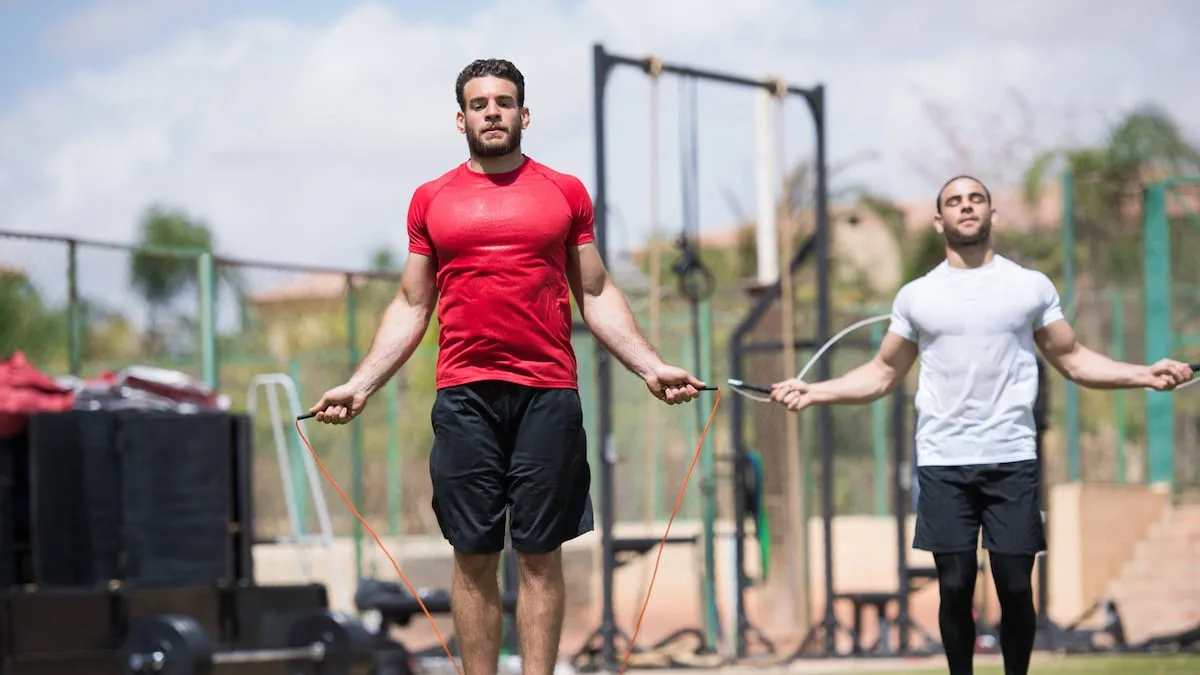 Workout ohne Geräte: Seilspringen trainiert Fitness, Herz und Kopf