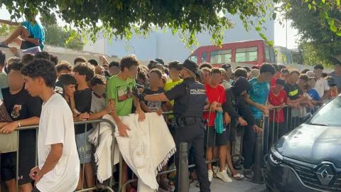 Sanidad se reunirá este lunes con las comunidades autónomas para enviar vacunas a Ceuta