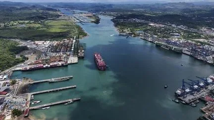 Un navire appartenant à une entreprise sud-coréenne paie un record de 5,3 millions de dollars pour passer plus vite par le canal de Panama