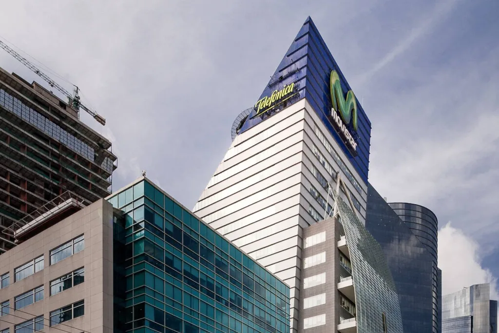 Movistar ya no tiene torres ni espectro propio y aun así OXIO pagó 450 millones por ella en México: esta es la razón
